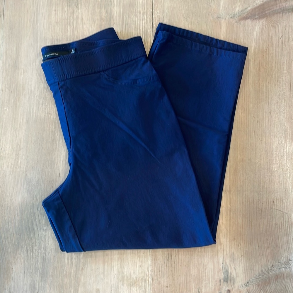 Tahari navy, capri slacks | Size S